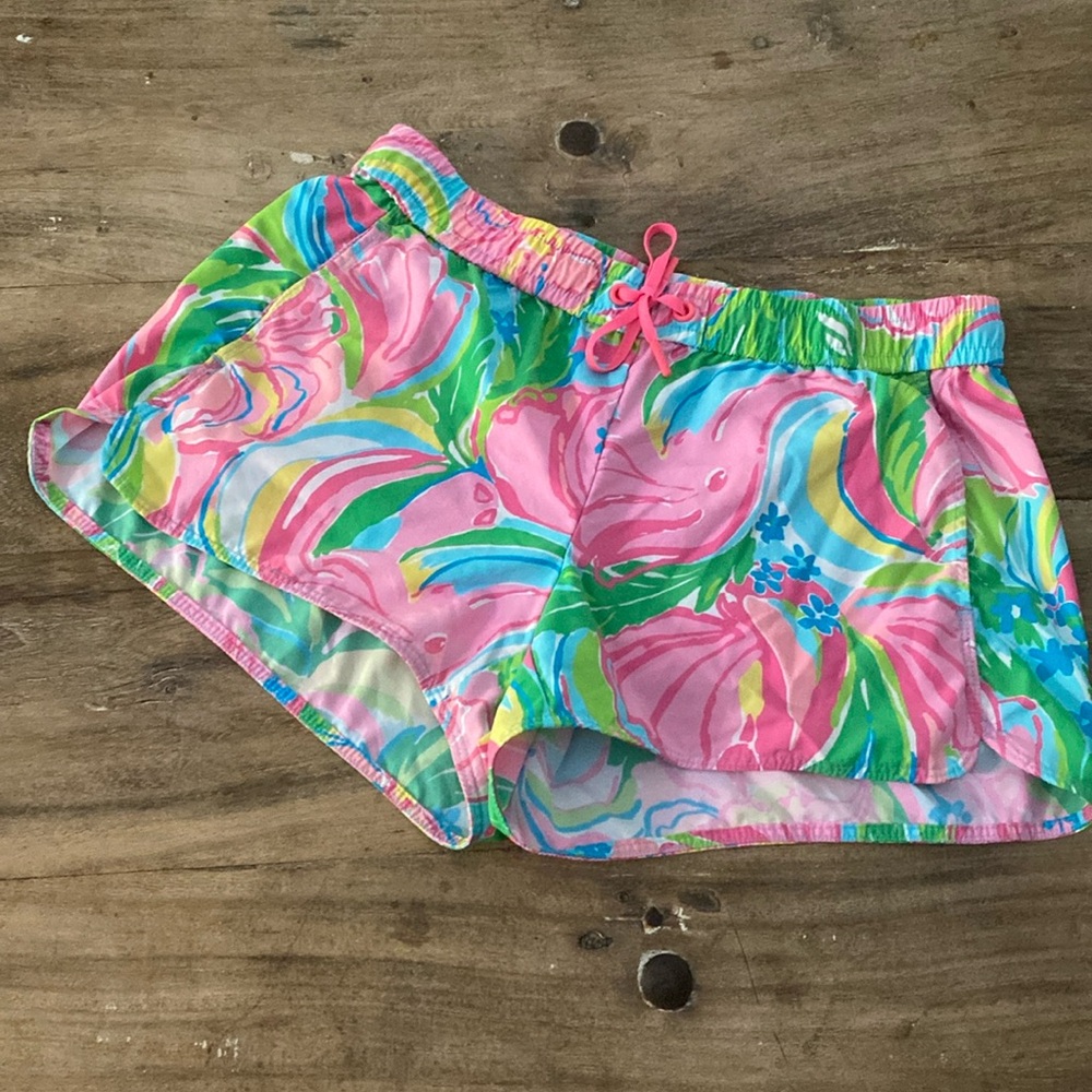 Lilly Pulitzer luxletic run around shorts size small